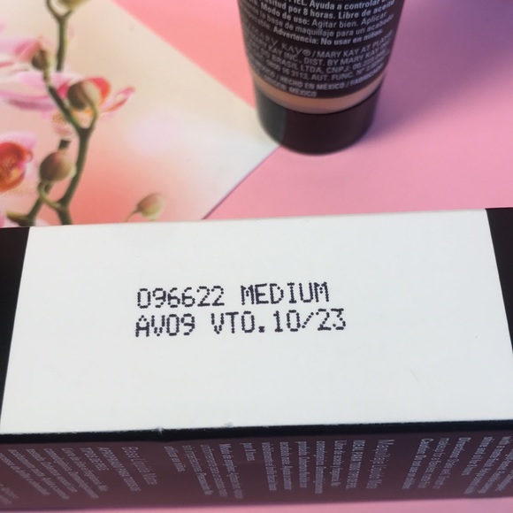 Mary Kay At play Makeup Medium Color - Picture 5 of 5